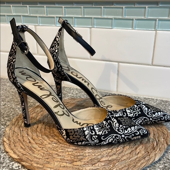 Sam Edelman Harlow Women's Size 7.5 Black and Gold Brocade Ankle Strap Heels - Picture 3 of 6